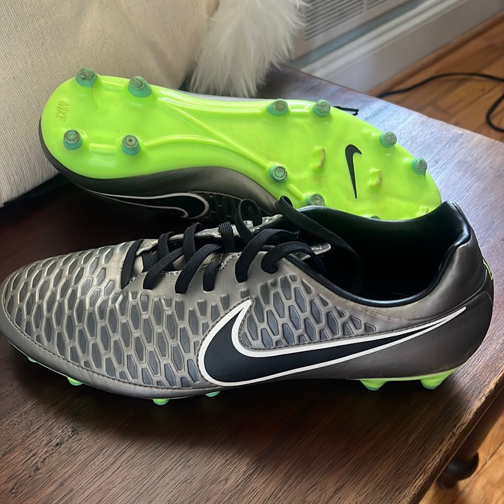Women’s cleats